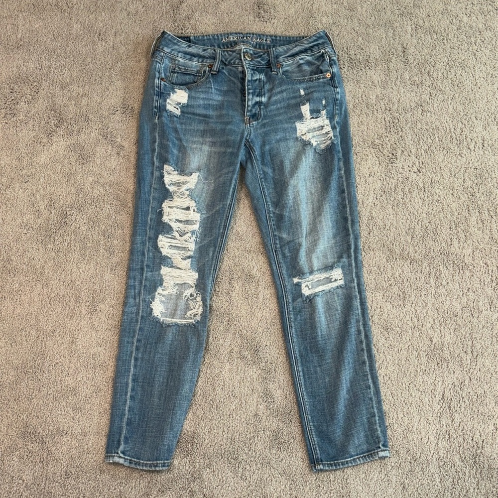 American Eagle Tom Girl Jean size 4 short ripped jeans